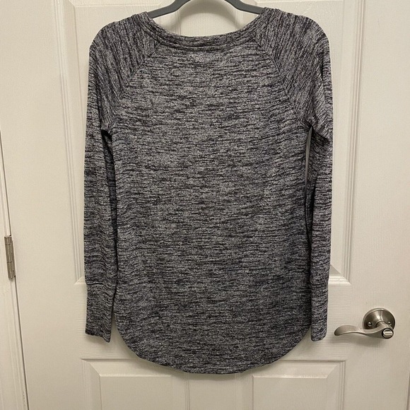 Athleta Pose Womens Long Sleeve Sweater Top Size XS Gray Thumb Hole - Picture 3 of 5